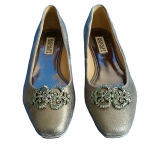 Badgley Mischka Leather Shimmer Platinum Flats with Gem Medallion EUC sz 7.5
